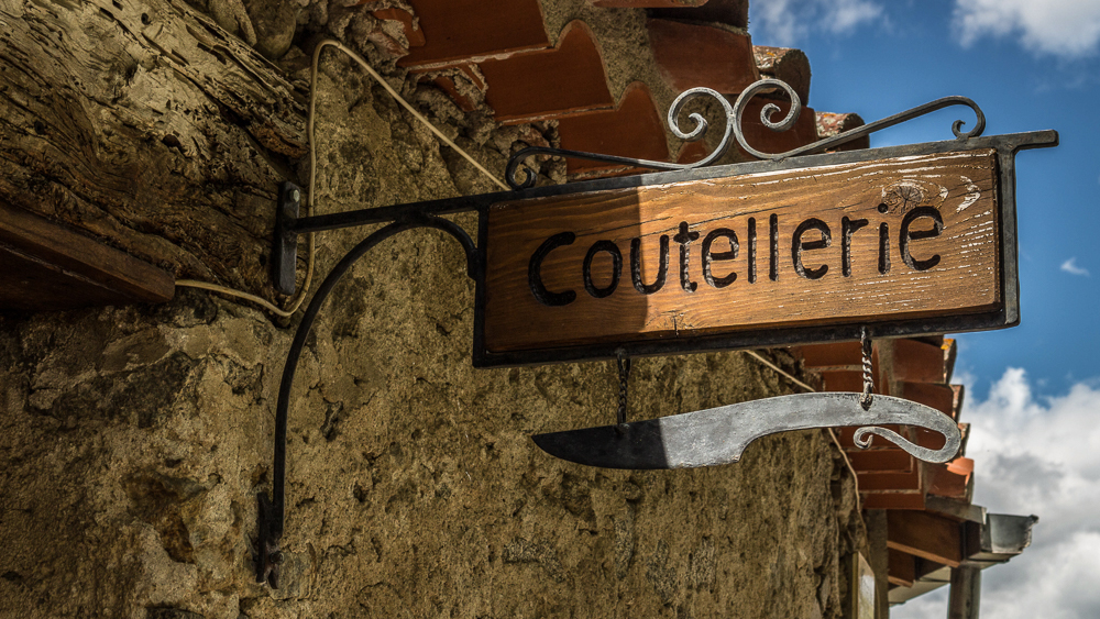 Enseigne d'artisan coutellier à Eus