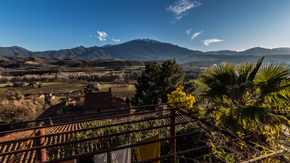 Vue sur le Canigou depuis la Casa Ilicia à Eus