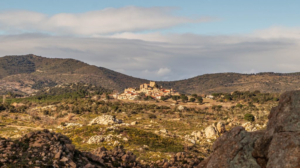 Montalba le château depuis le Puig Pedrous